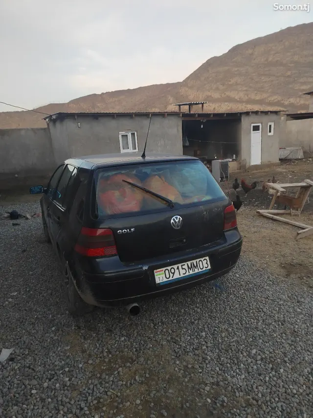 Volkswagen Golf 1999 · 1.6 MT