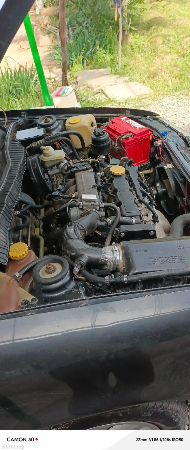 Opel Vectra A 1994 · 1.6 MT