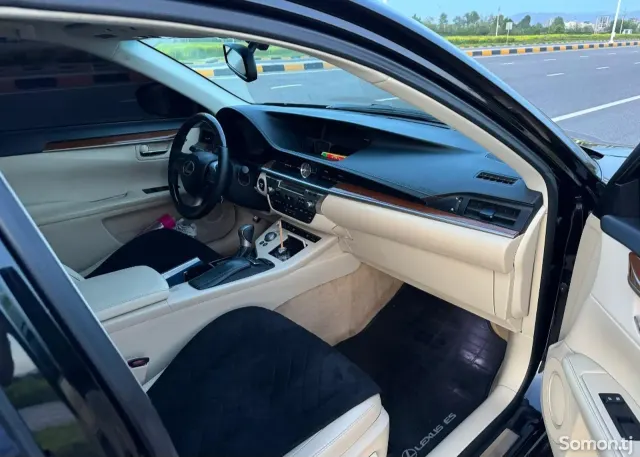 Lexus ES series 2016 · 2.5 AT