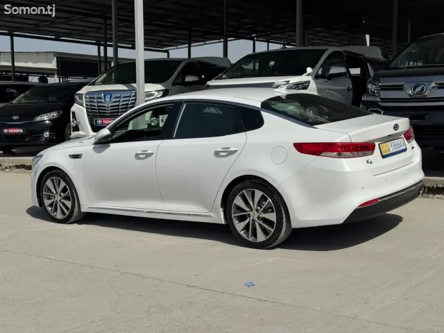 Kia K5 2016 · 2.0 AT