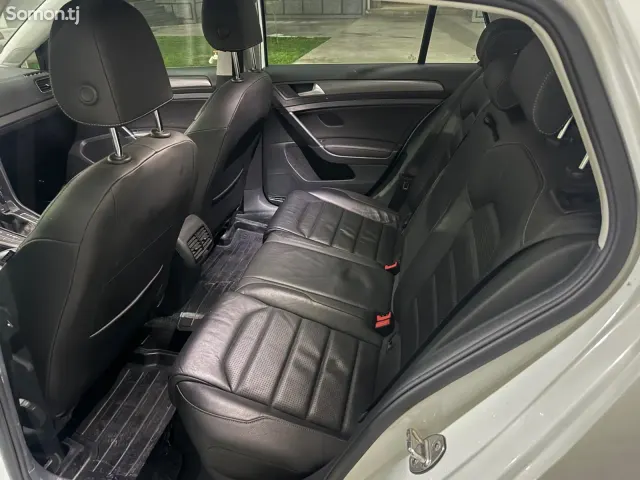 Volkswagen Golf 2019 · 2.4 AT