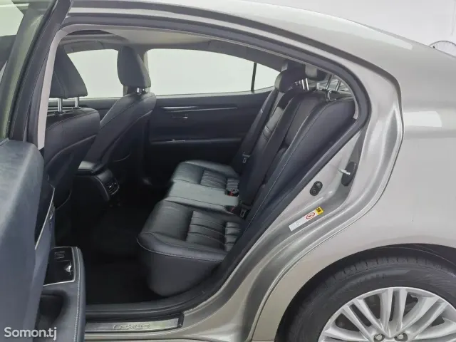 Lexus ES series 2016 · 2.0 AT