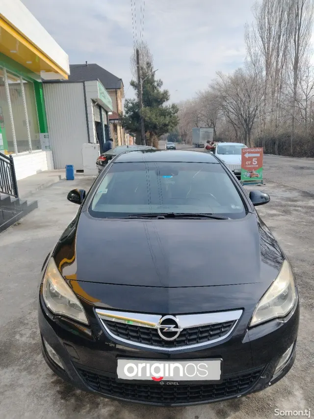 Opel Astra J 2010 · 1.4 MT