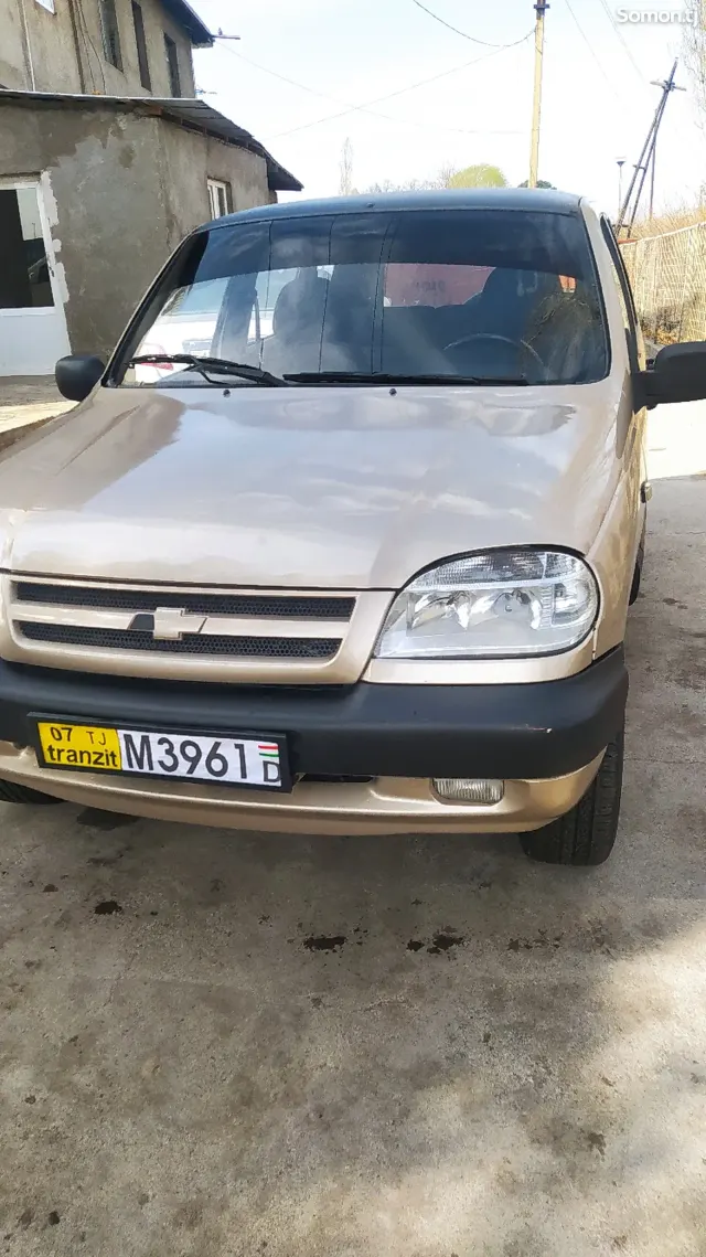 Chevrolet Niva 2005 · 1.8 MT