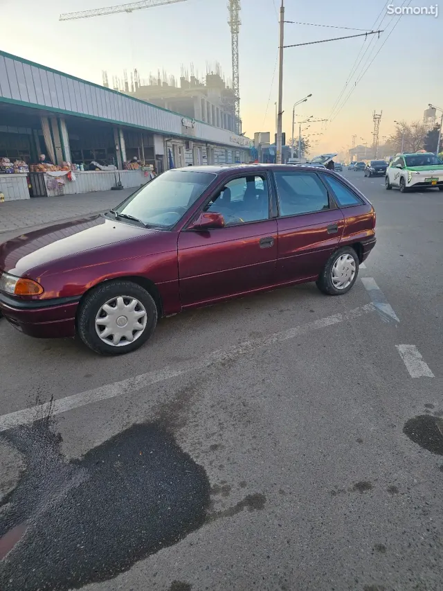 Opel Astra F 1993 · 1.6 MT