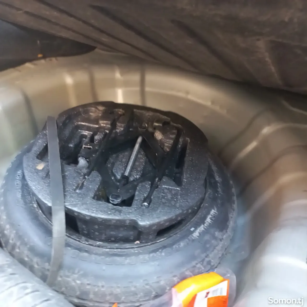 Hyundai Elantra 2012 · 1.8 MT