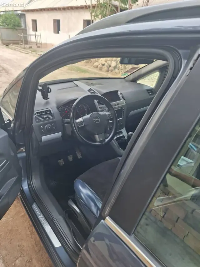 Opel Zafira 2006 · 1.8 MT
