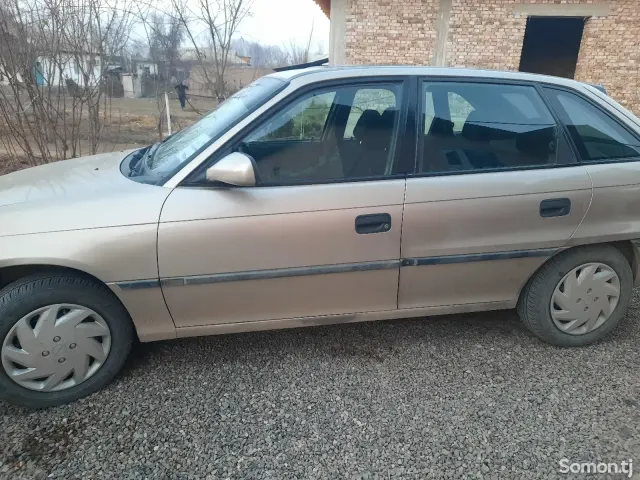 Opel Astra F 1997 · 1.6 MT