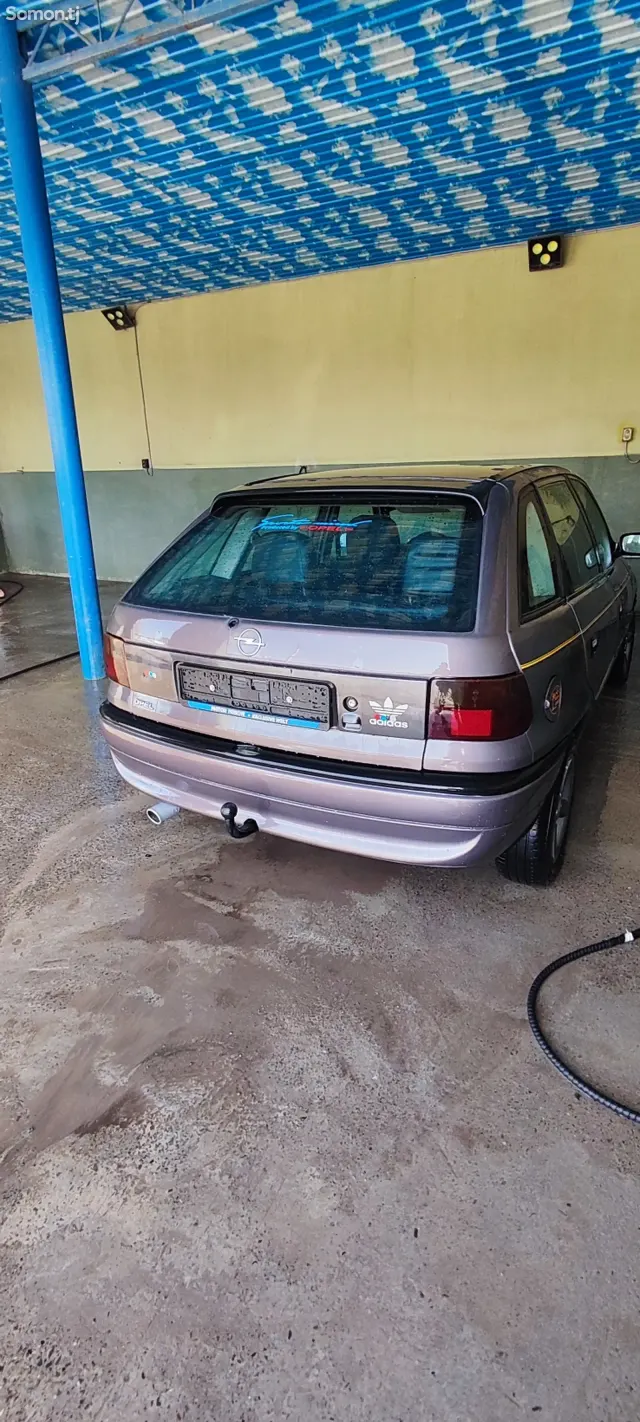 Opel Astra F 1997 · 1.6 MT