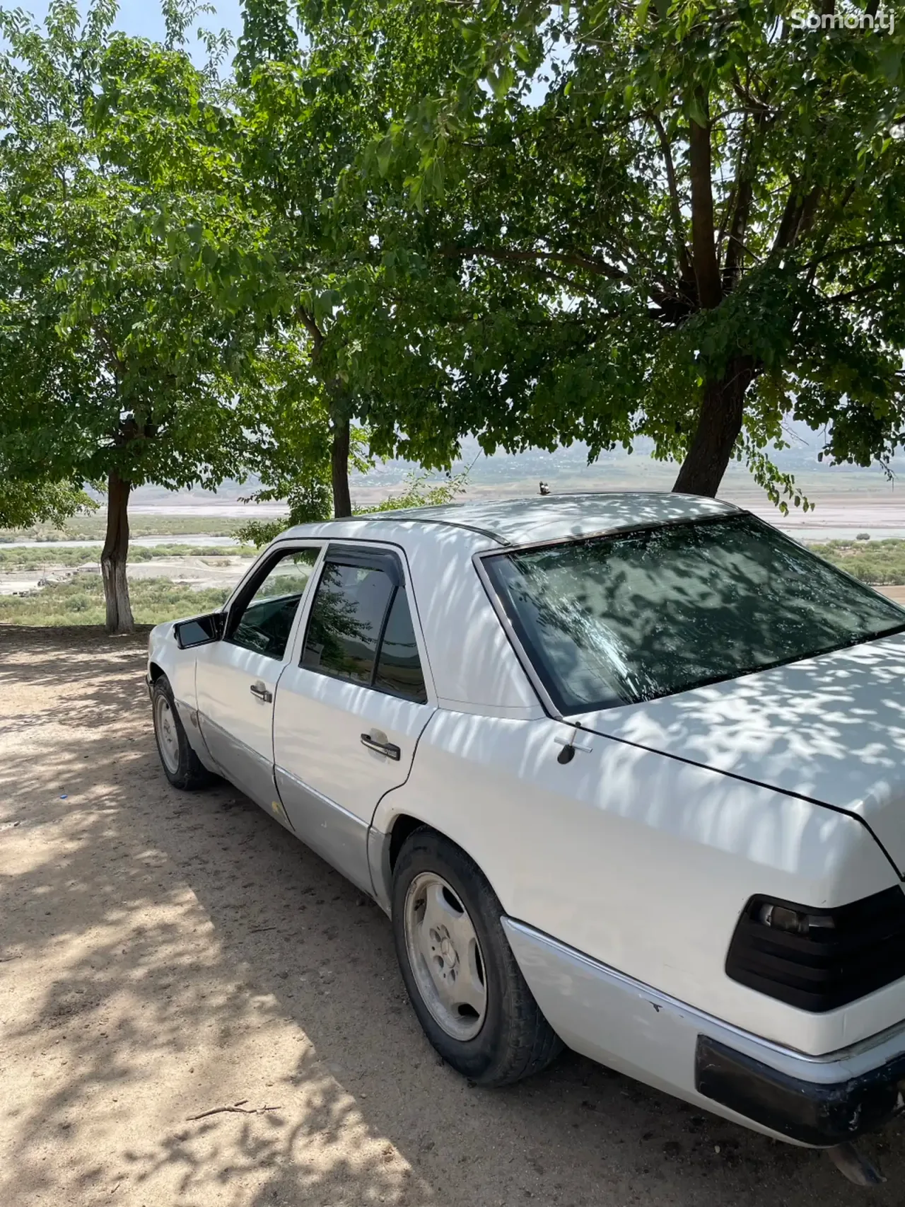 Mercedes-Benz W124 1991 · 2.0 MT