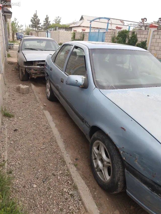 Opel Vectra A 1994 · 1.6 MT
