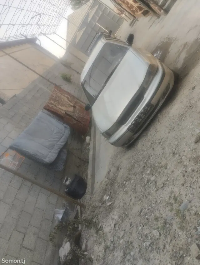 Daewoo Nexia 1995 · 1.6 MT