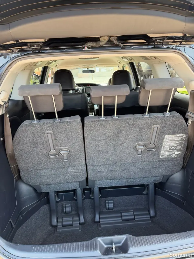 Toyota Estima 2014 · 2.4 AT