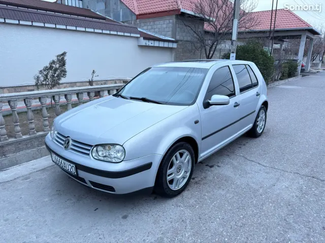 Volkswagen Golf 1999 · 1.6 AT