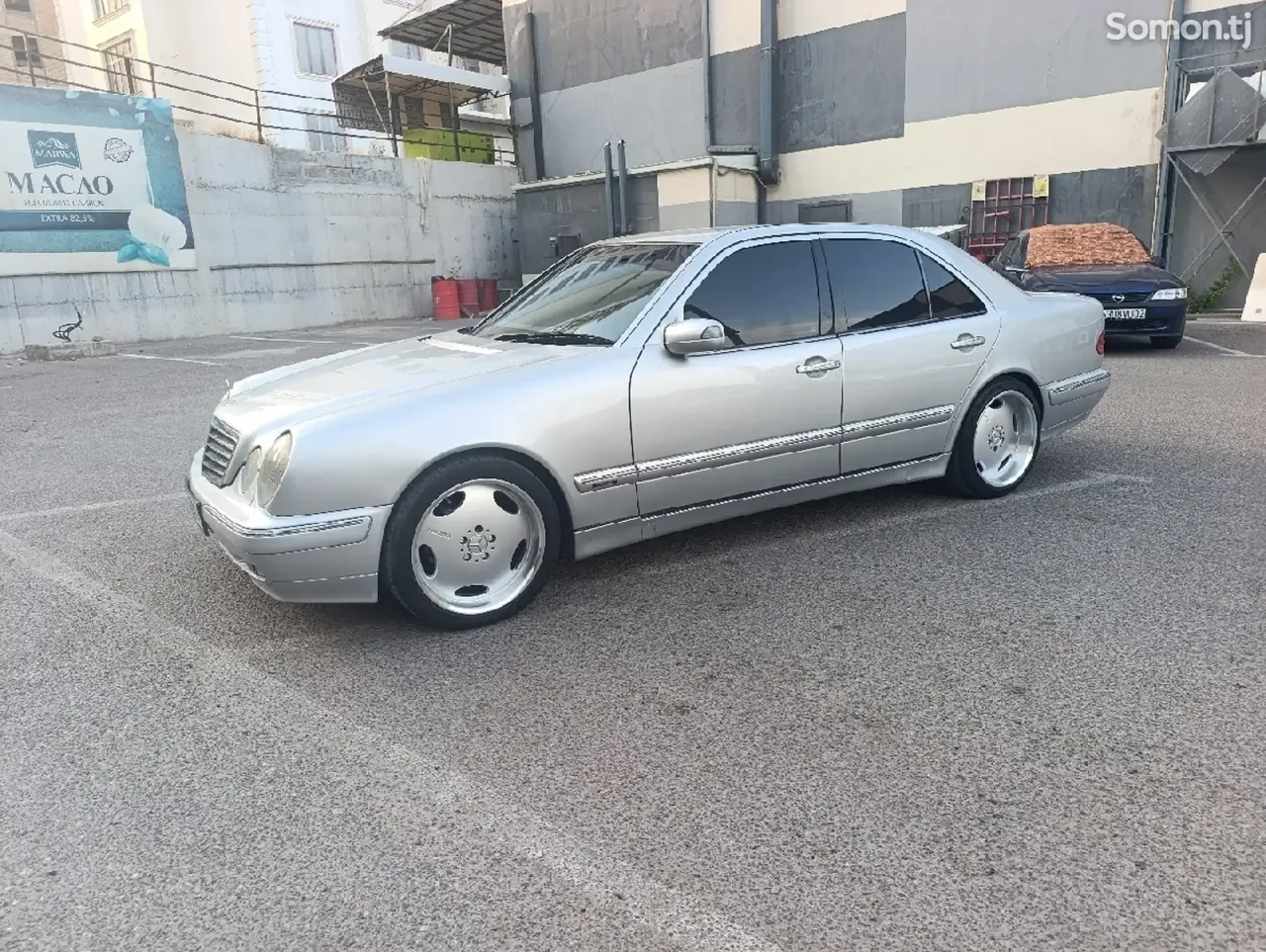 Mercedes-Benz E class 2001 · 3.2 AT