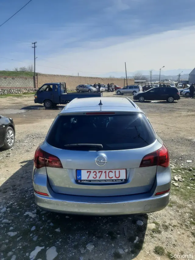 Opel Astra J 2015 · 1.4 MT