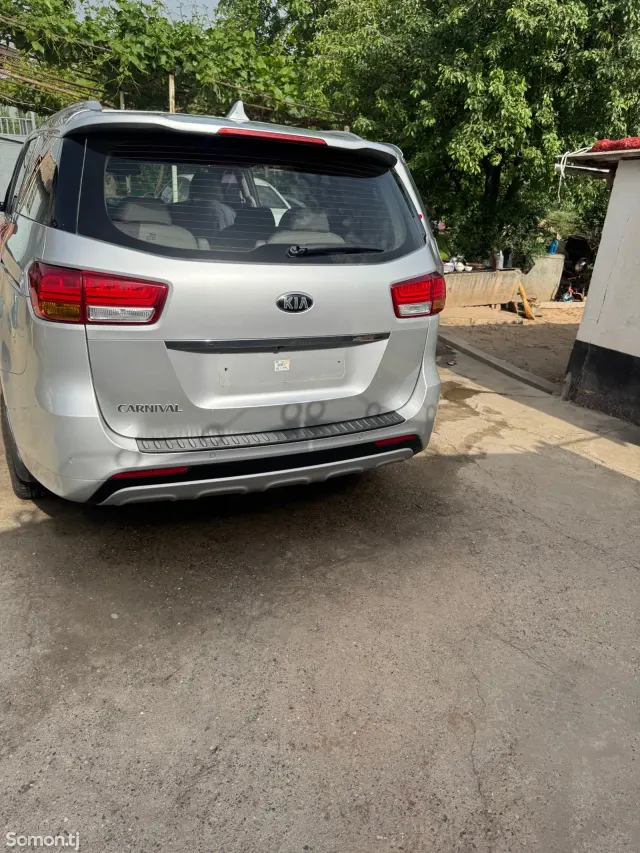 Kia Carnival 2016 · 2.2 AT