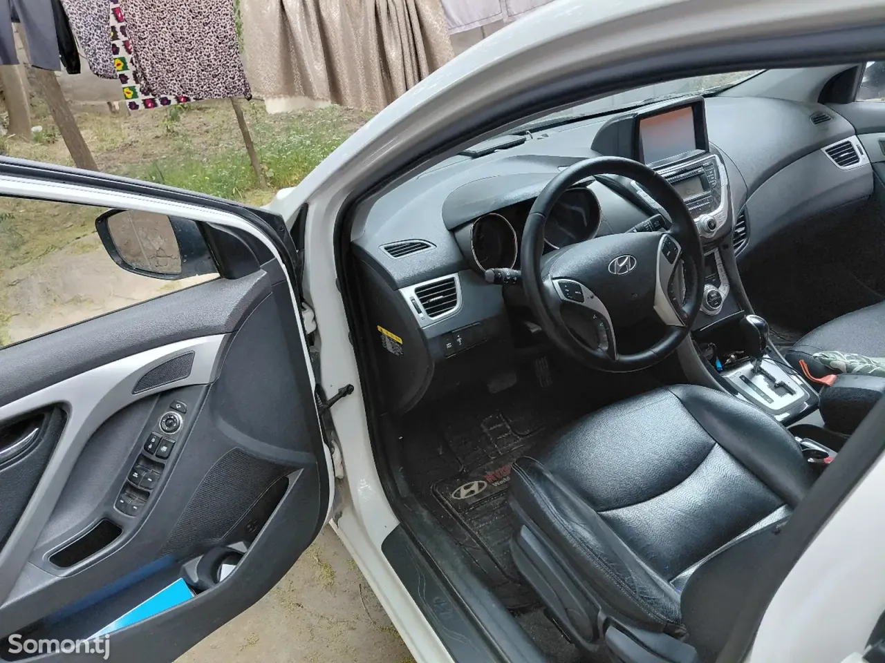 Hyundai Avante 2013 · 1.6 AT