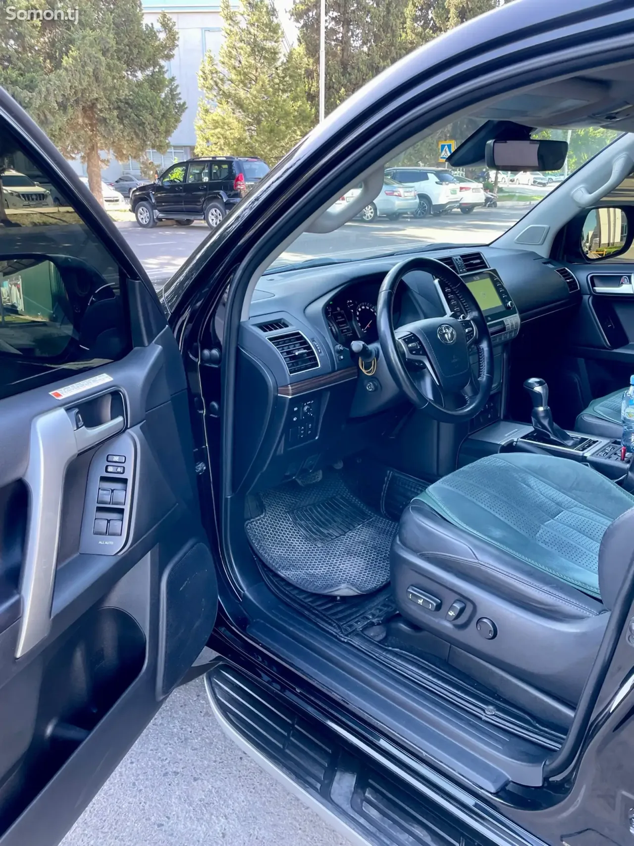 Toyota Land Cruiser Prado 2022 · 2.8 AT