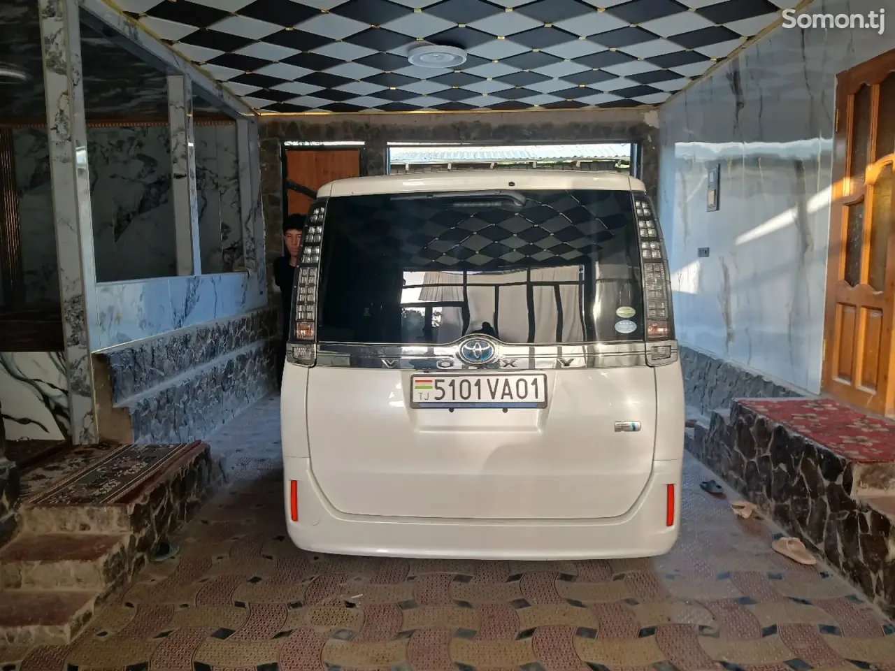 Toyota Voxy 2014 · 1.8 AT