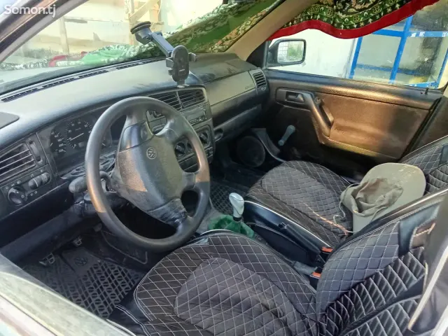 Volkswagen Bora 1996 · 1.6 MT