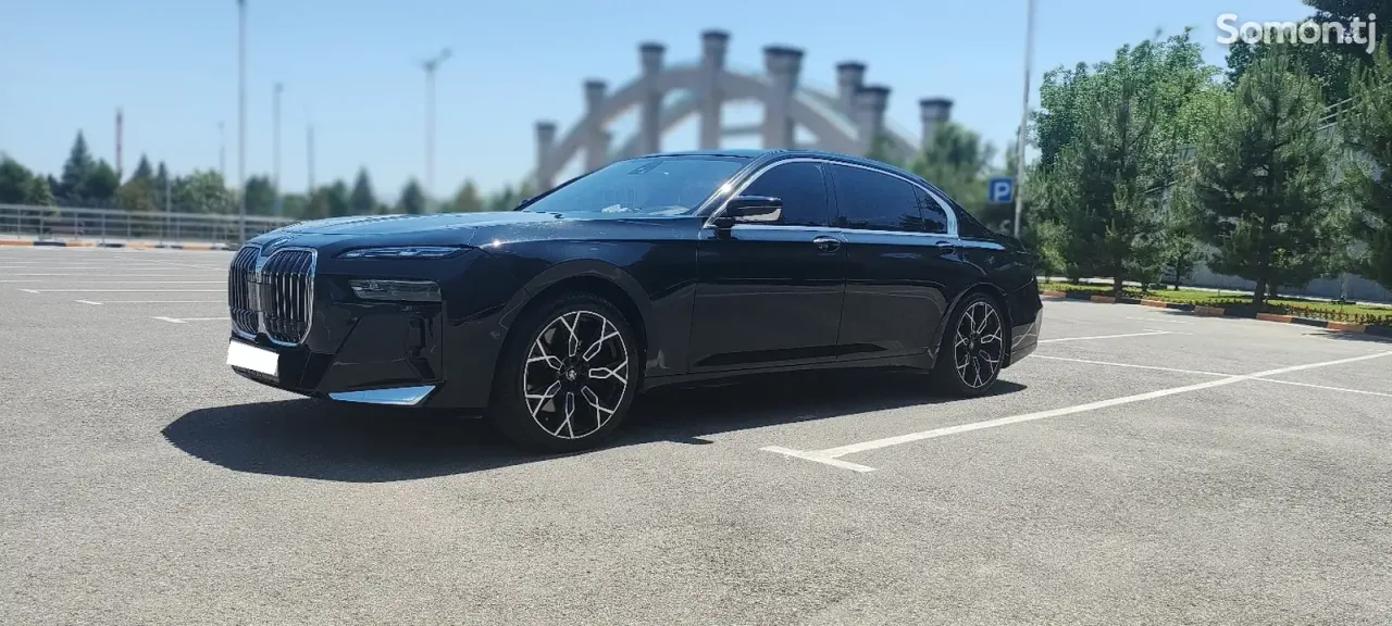 BMW 7 series 2012 · 4.4 AT