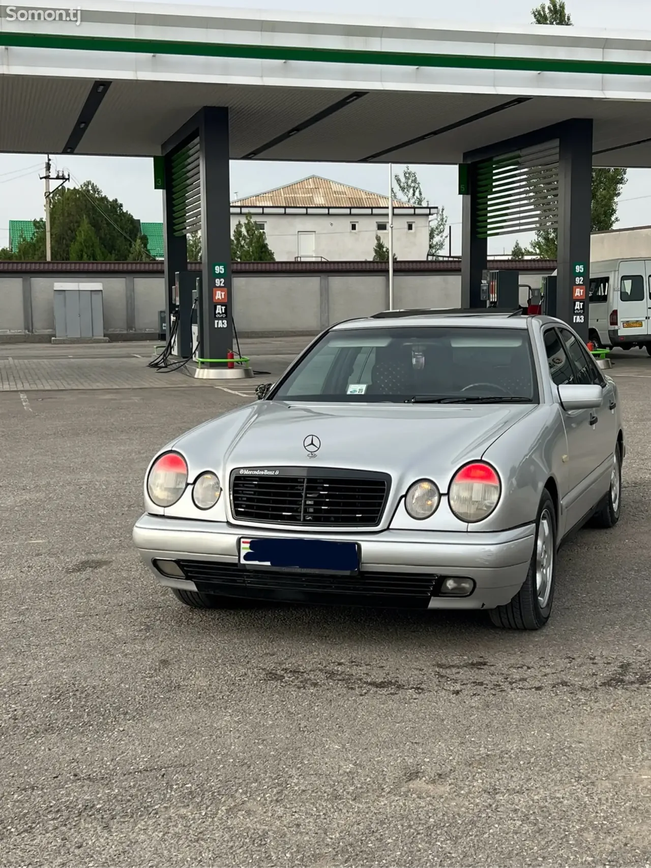 Mercedes-Benz E class 1997 · 2.0 MT