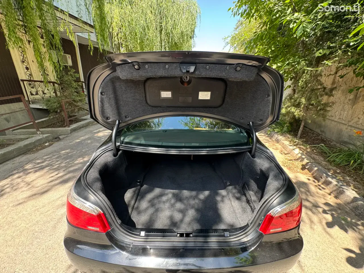 BMW 5 series 2010 · 2.5 AT