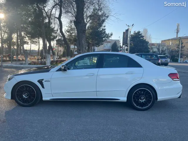 Mercedes-Benz E class 2011 · 3.5 AT