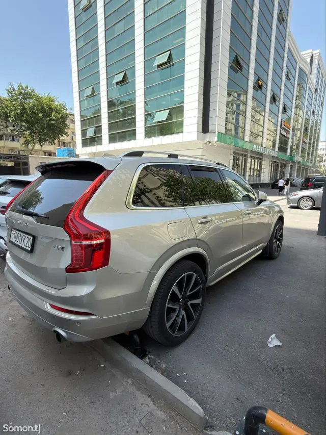 Volvo XC90 2019 · 2.0 AT