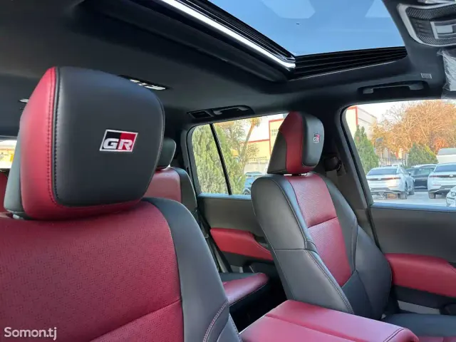 Toyota Land Cruiser 2025 · 3.5 AT