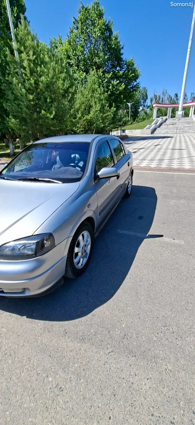 Opel Astra G 2001 · 1.6 MT