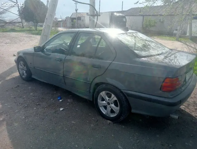 BMW 3 series 1993 · 1.6 MT