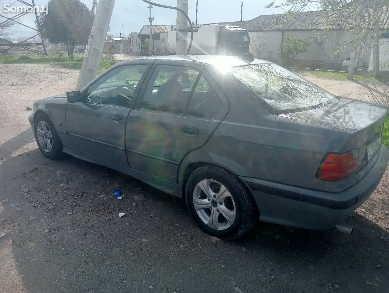 BMW 3 series 1993 · 1.6 MT