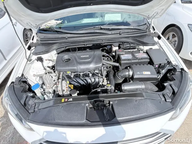 Hyundai Avante 2016 · 1.6 AT