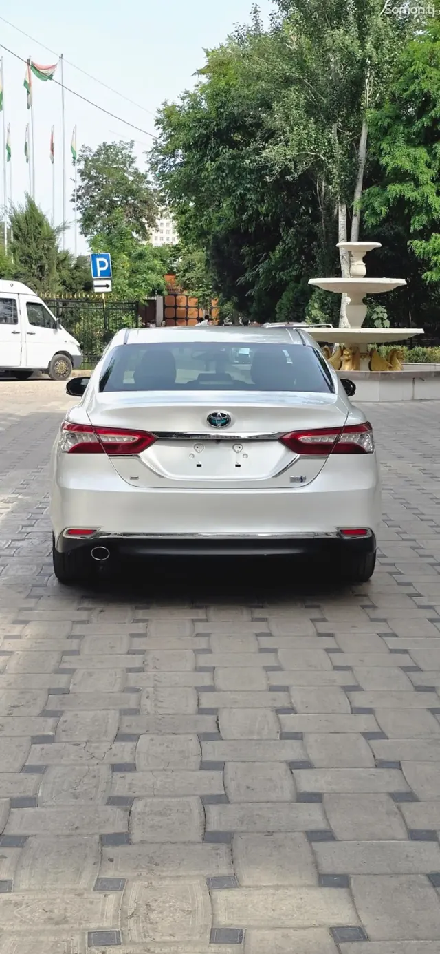 Toyota Camry 2018 · 2.5 AT
