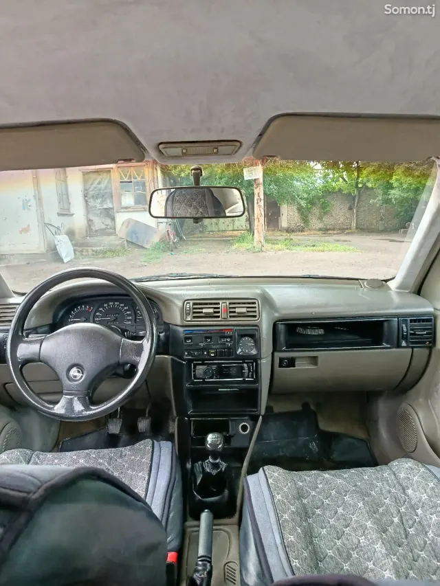 Opel Vectra A 1991 · 1.6 MT
