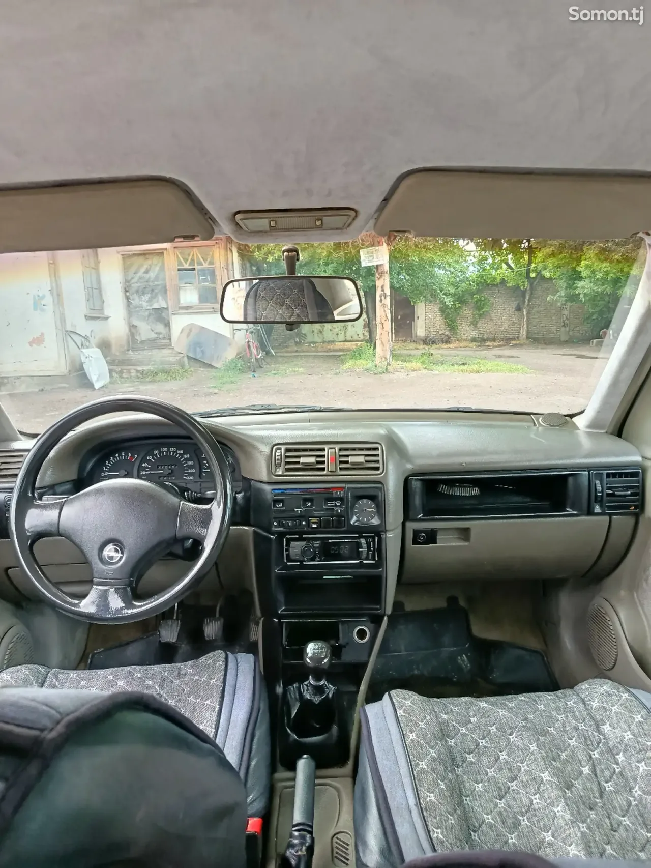 Opel Vectra A 1991 · 1.6 MT