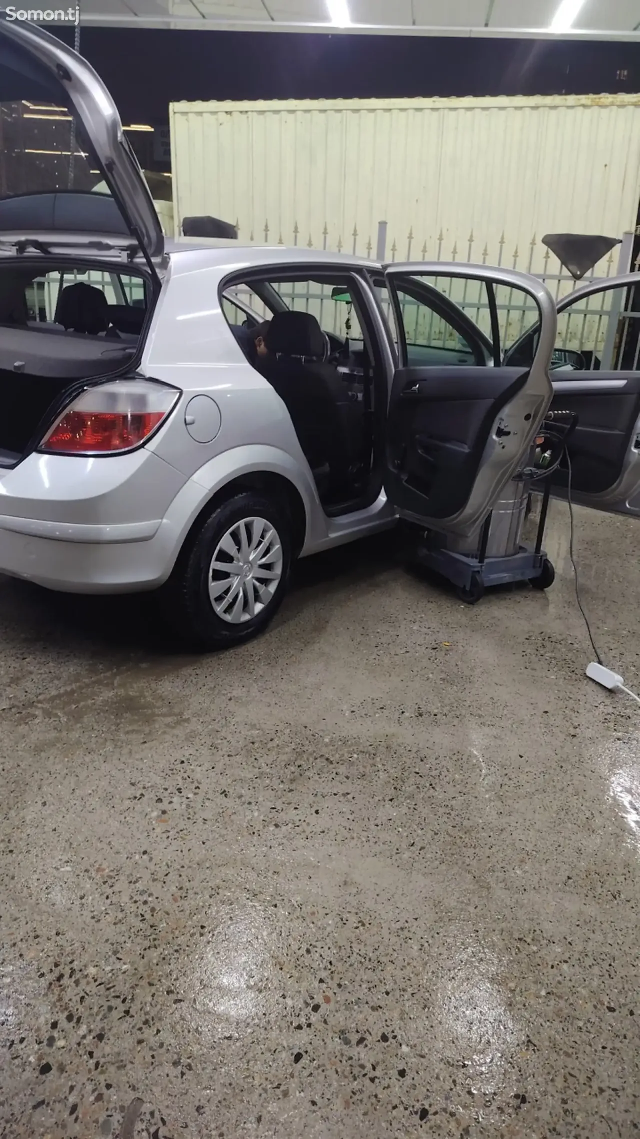 Opel Astra H 2006 · 1.6 MT