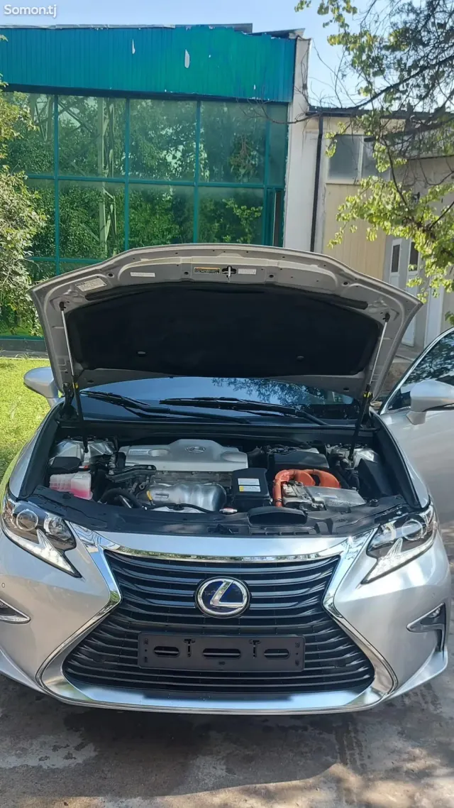 Lexus ES series 2016 · 2.5 AT