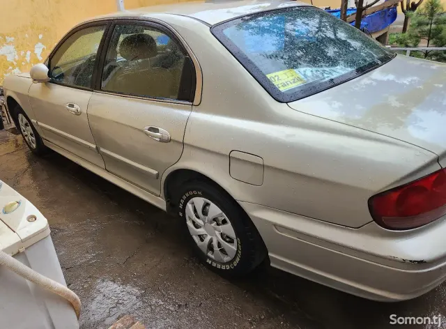 Hyundai Sonata 2002 · 2.0 MT
