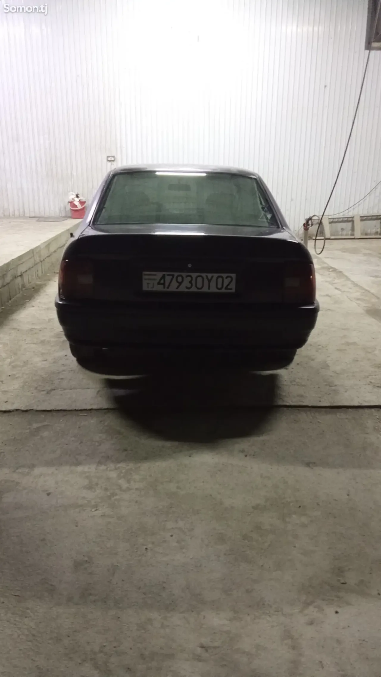 Opel Vectra A 1992 · 1.6 MT