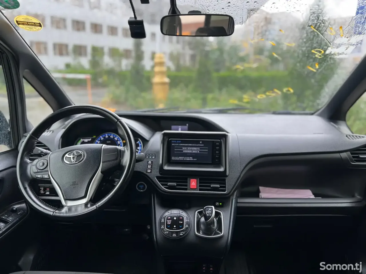 Toyota Voxy 2015 · 2.0 CVT