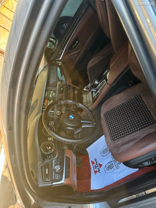BMW M5 2015 · 2.0 AT