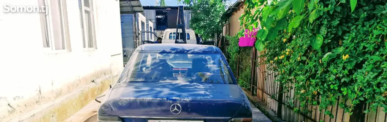Mercedes-Benz W124 1992 · 2.5 MT