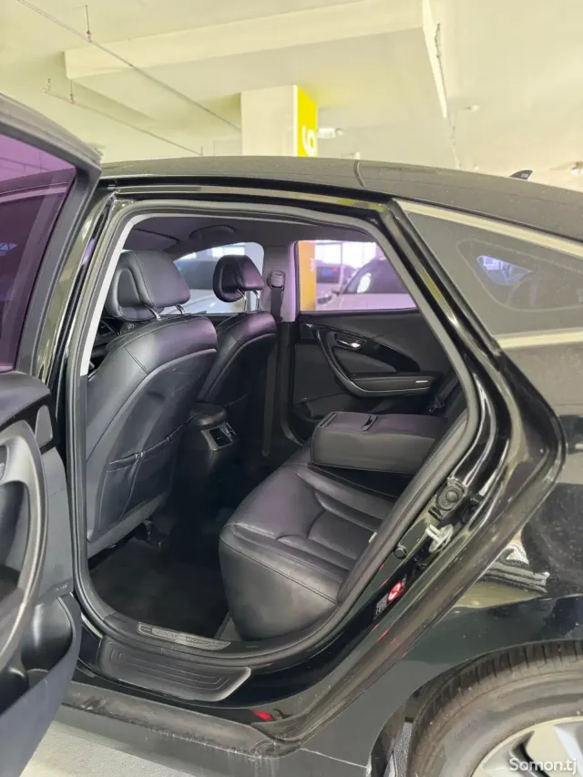 Hyundai Grandeur 2015 · 2.4 AT