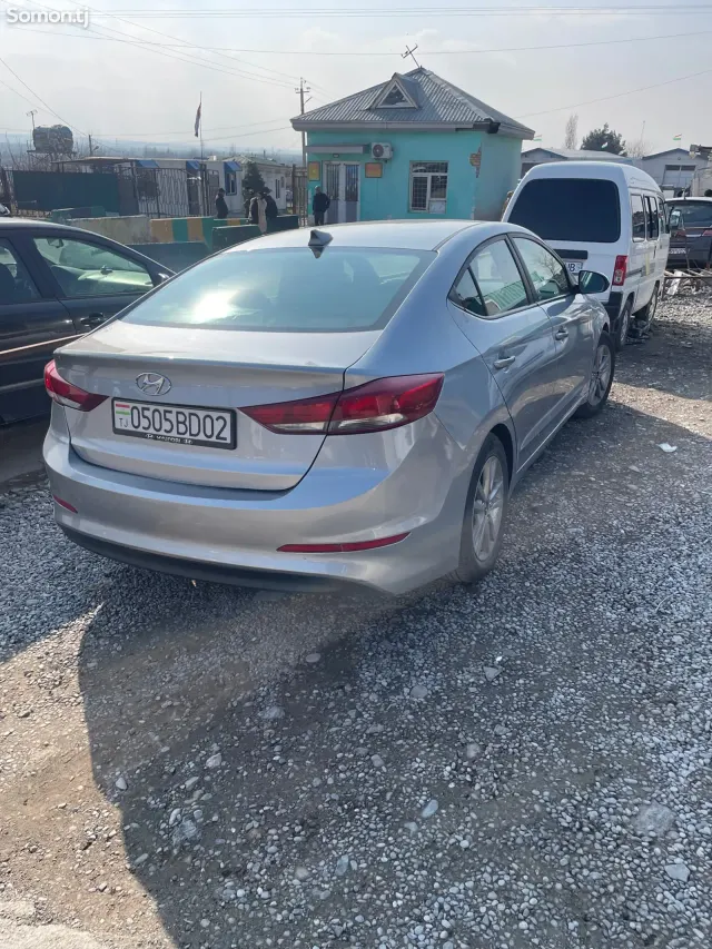 Hyundai Elantra 2017 · 2.0 AT