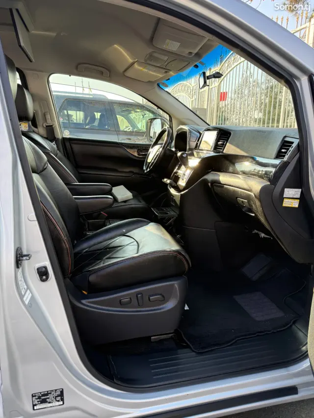Nissan Elgrand 2014 · 2.5 AT