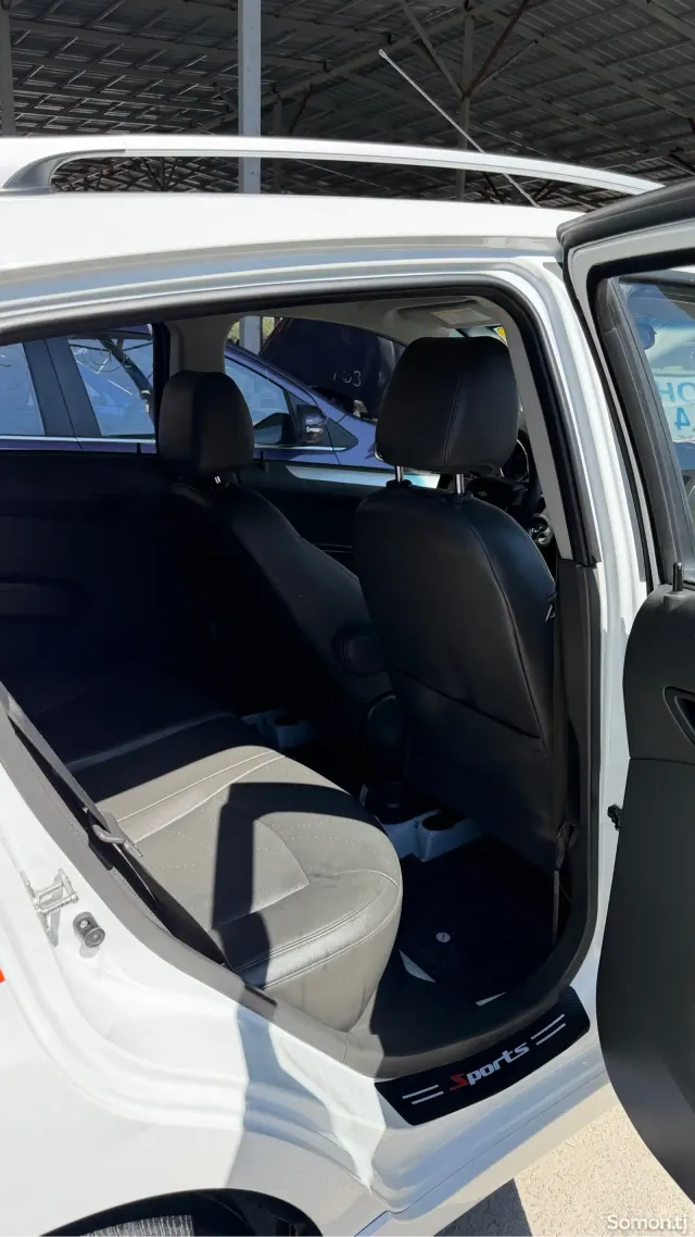 Chevrolet Spark 2014 · 1.0 AT
