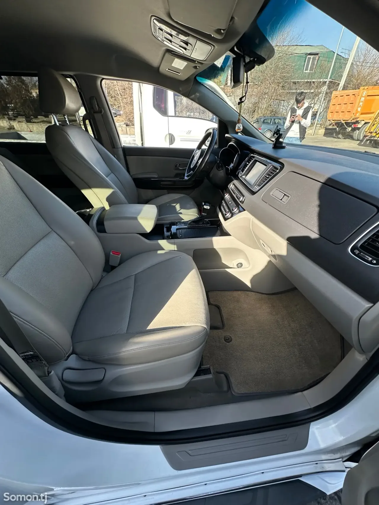 Kia Carnival 2017 · 2.2 AT